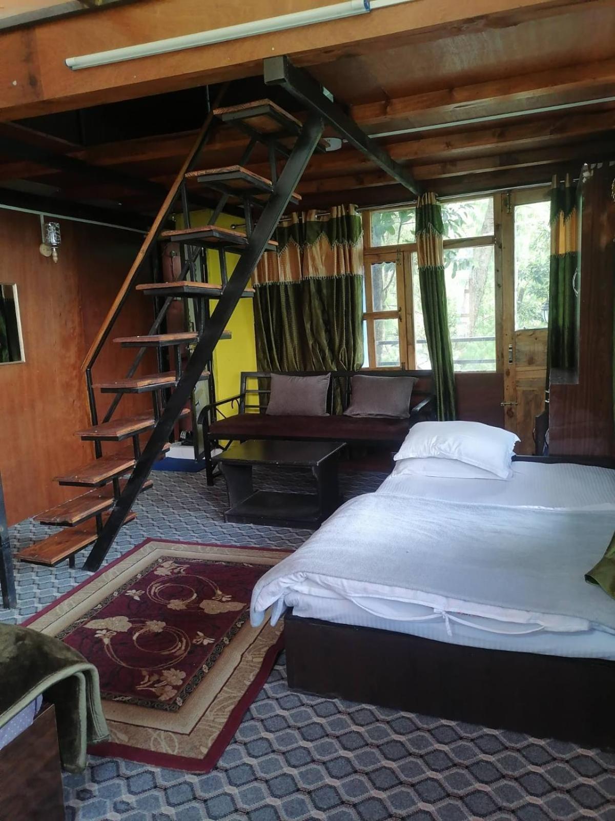 Jungle Crown Organic Homestay Нагаркот Екстериор снимка