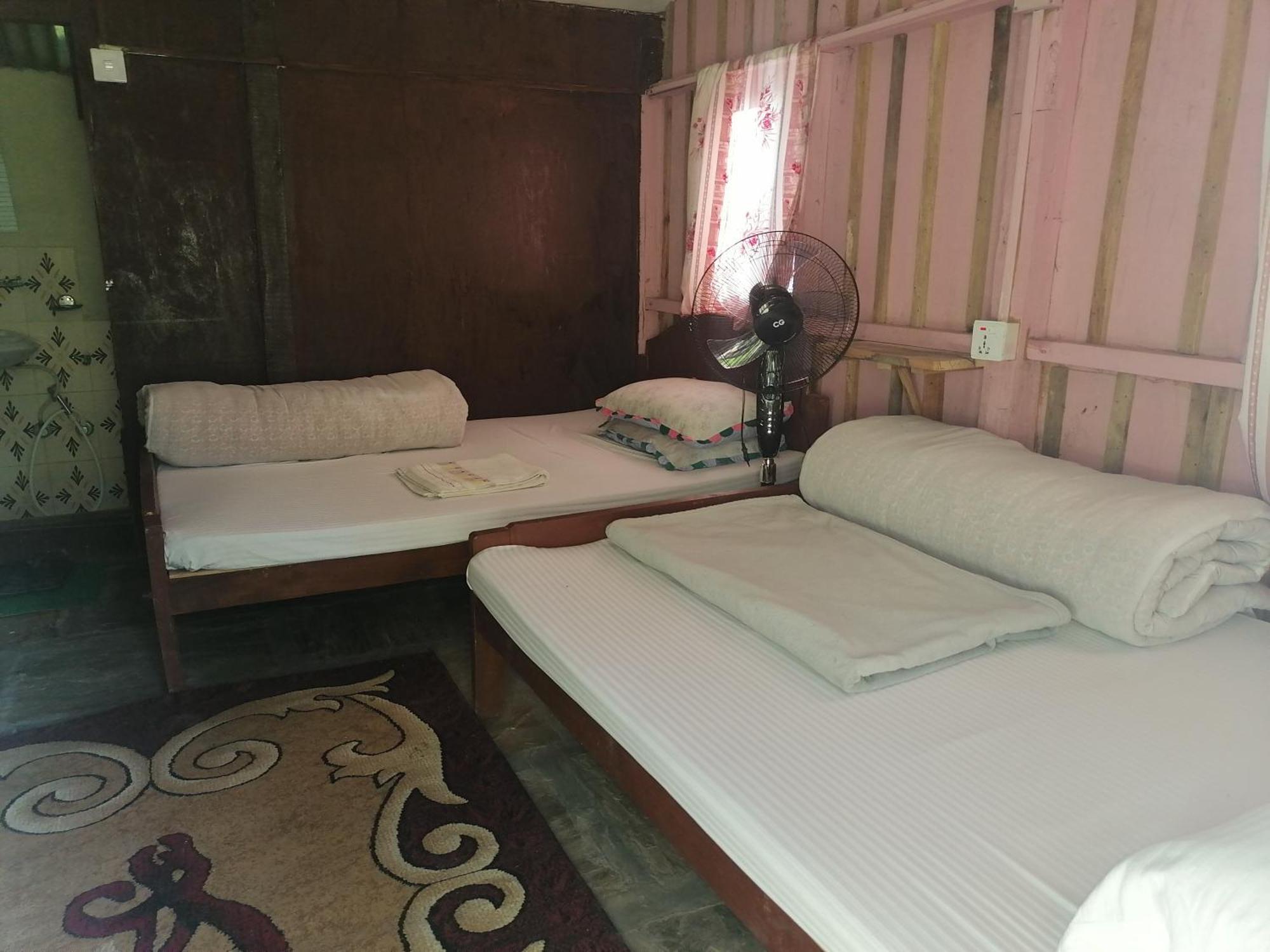 Jungle Crown Organic Homestay Нагаркот Стая снимка