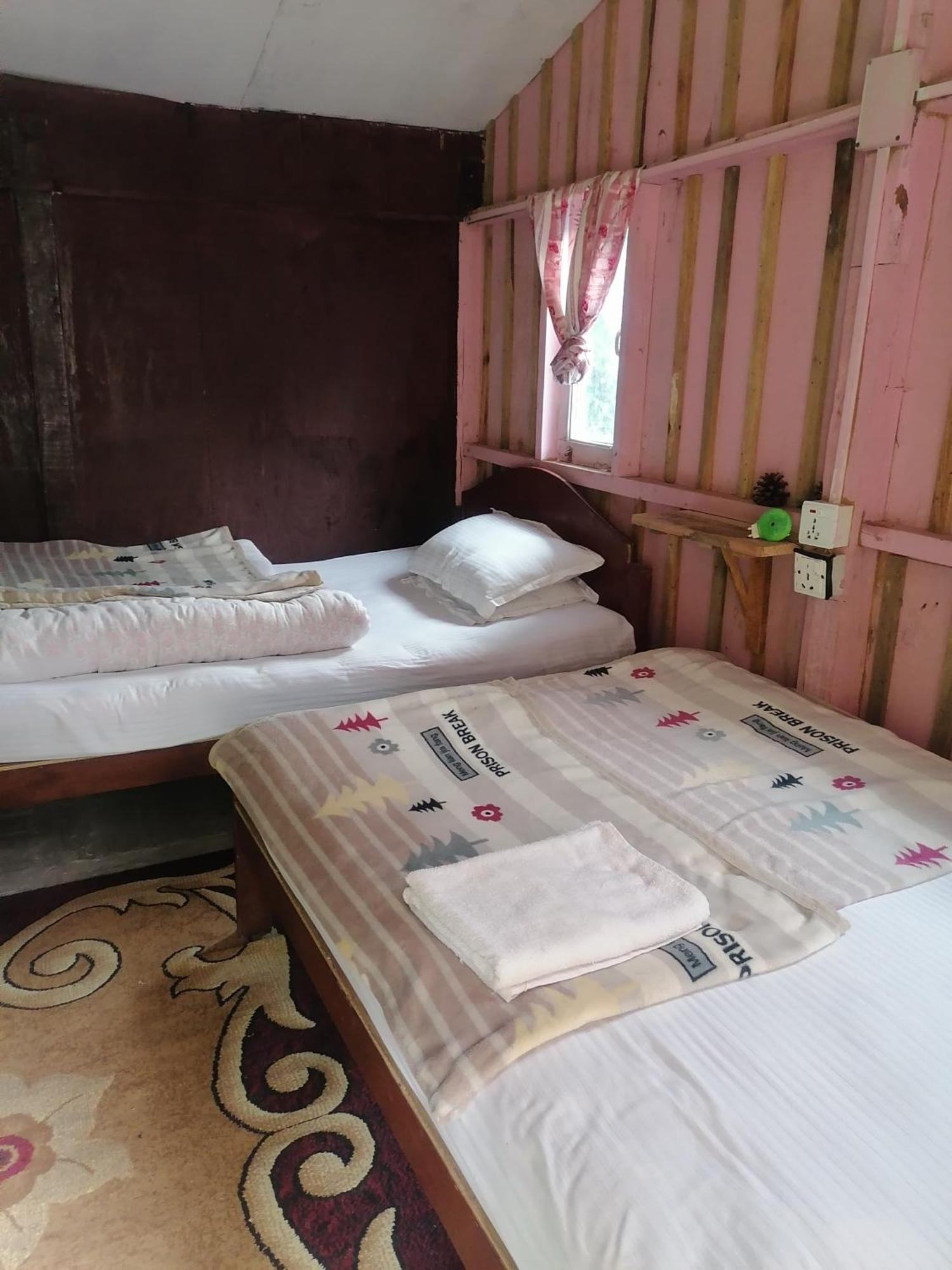 Jungle Crown Organic Homestay Нагаркот Стая снимка